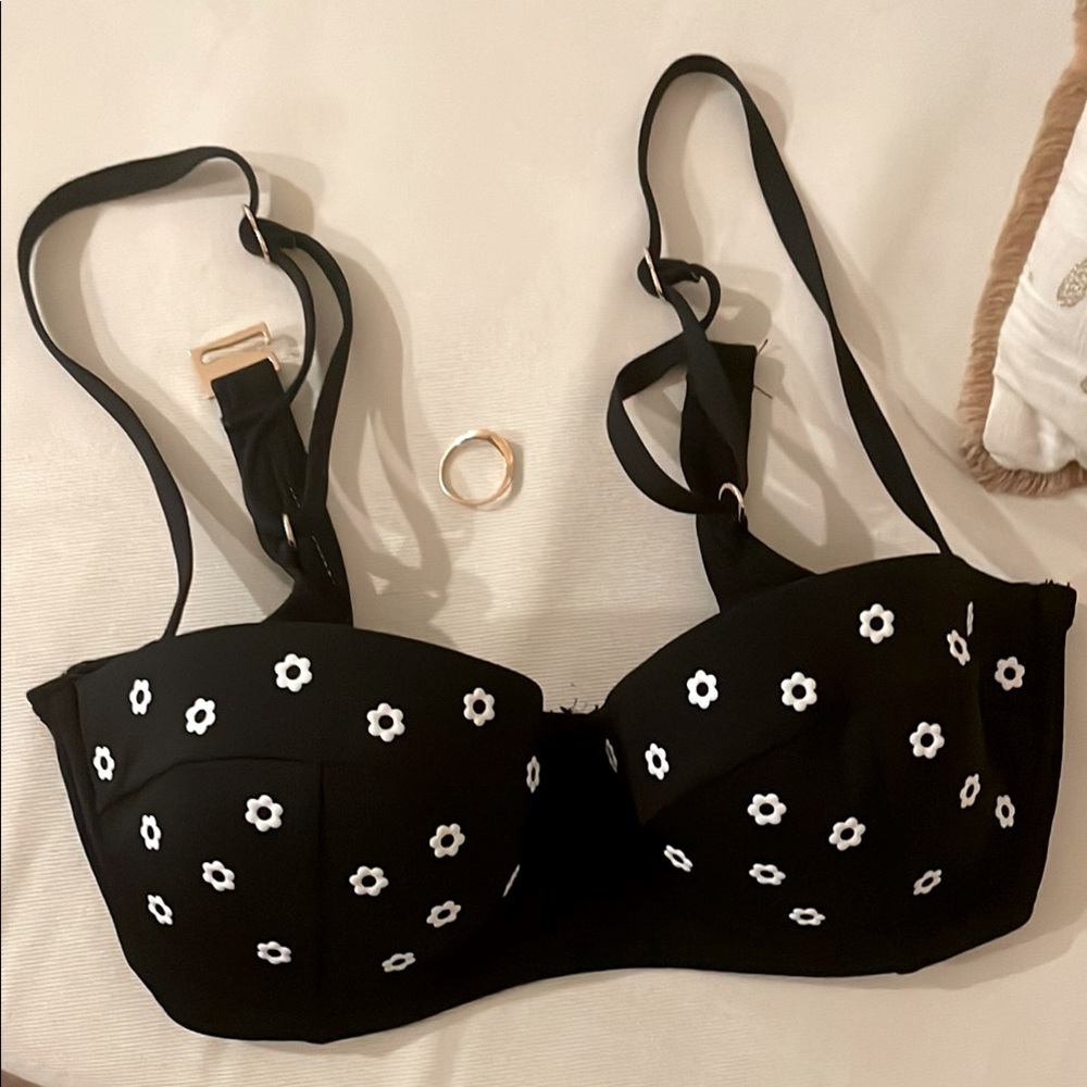 Michael kors Black Floral Embroidered bikinis 👙 top only